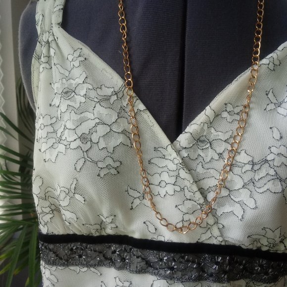 NY&Co Embroidered and Beaded Lace Tank - Picture 4 of 8